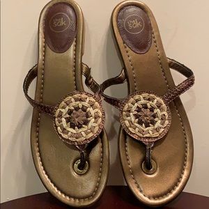The Sak Metallic Bronze Flip Flop size 7